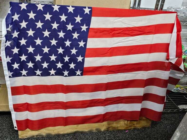 LARGE AMERICAN FLAGS APROX 5'x3' WITH SIDE GROMMETS