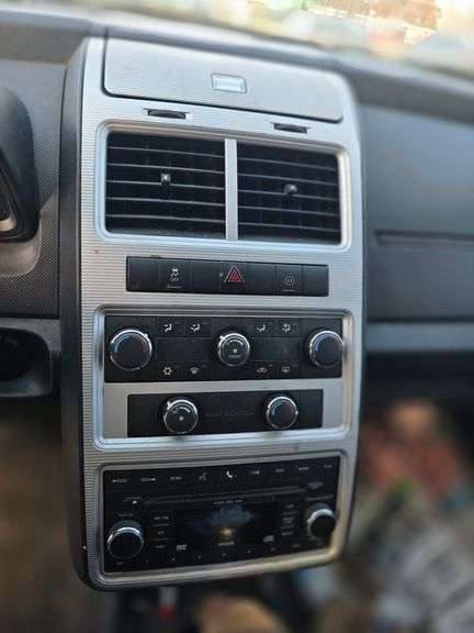 2010 DODGE JOURNEY HAS KEY HAS TITLE RUNS&DRIVES