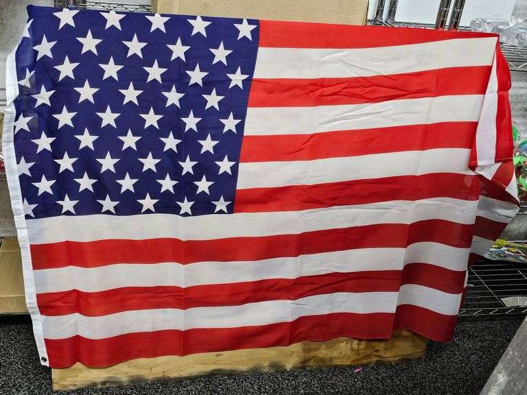 LARGE AMERICAN FLAGS APROX 5'x3' WITH SIDE GROMMETS