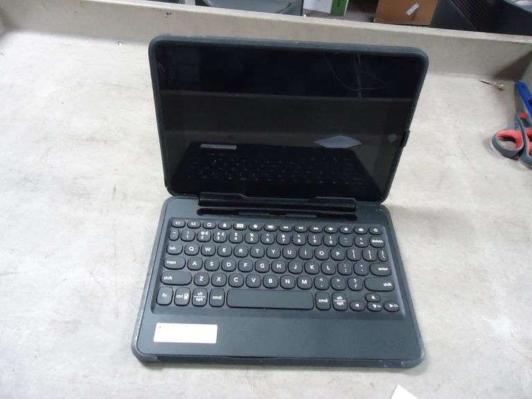 APPLE IPAD WITH KEYBOARD