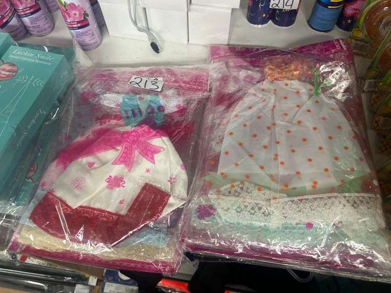 MO TE SHI ZHUANG MEILIDE DOLL DRESS IN VARIOUS DESIGNS APROX 12 PER PACK