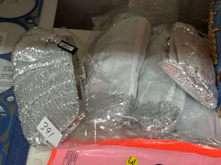 WOMEN'S SMALL BEDAZZLED SILVER CLUTCH NEW WITH TAGS