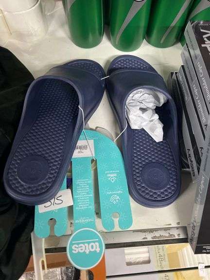 TOTES EVERWEAR MEN'S SIZE 11 BLUE SANDALS