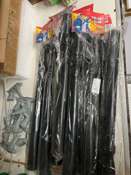 POLICE CLUB PLASTIC TOY APROX 20"L