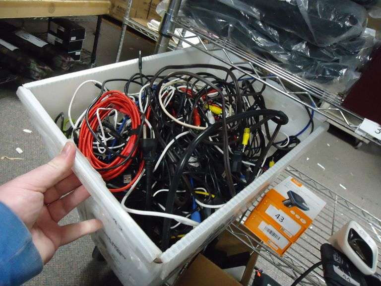 LARGE TUB OF ASSORTED PHONE CHARGING CABLES