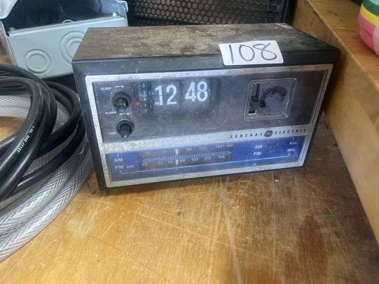 GENERAL ELECTRIC VINTAGE AM/FM ALARM CLOCK