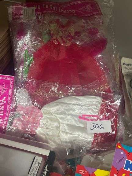 MO TE SHI ZHUANG MEILIDE DOLL DRESS IN VARIOUS DESIGNS APROX 12 PER PACK
