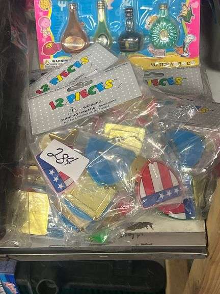 12PCS PLASTIC TOY BADGE SET WITH 6 PACKS PER CASE