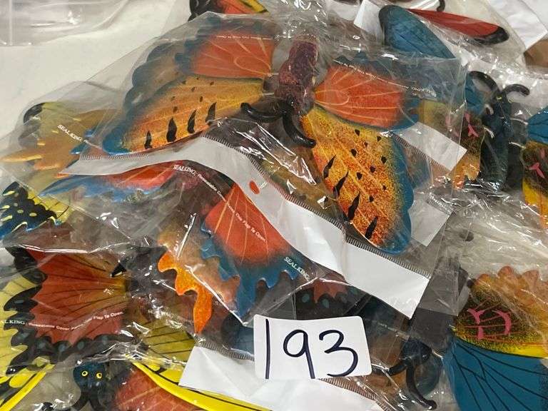 DECORATIVE LARGE BUTTERFLY'S WITH MAGNETIC BACKING APROX 20 IN LOT