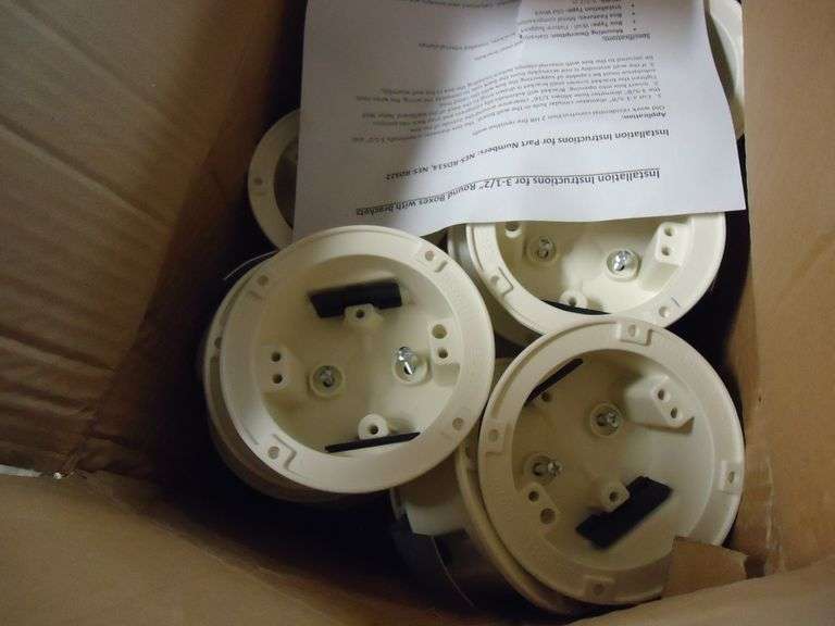 NEW! CASE OF 50 NES NES-RDS14 3.5" DIA. ROUND FIXTURE SUPPORT BOX WITH BRACKET