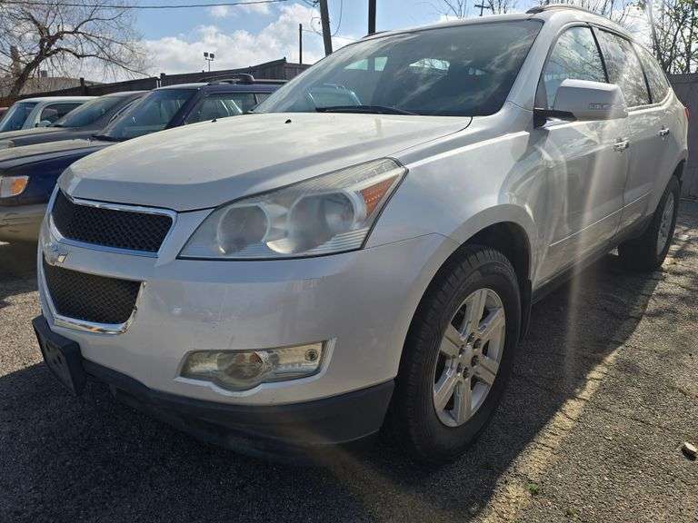 2012 CHEVY TREVERSE HAS KEY HAS TITLE