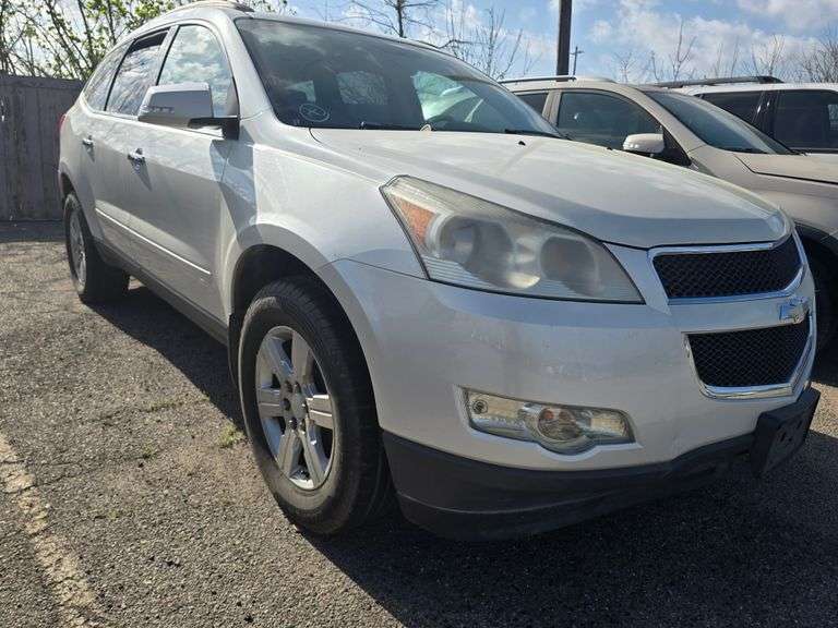 2012 CHEVY TREVERSE HAS KEY HAS TITLE