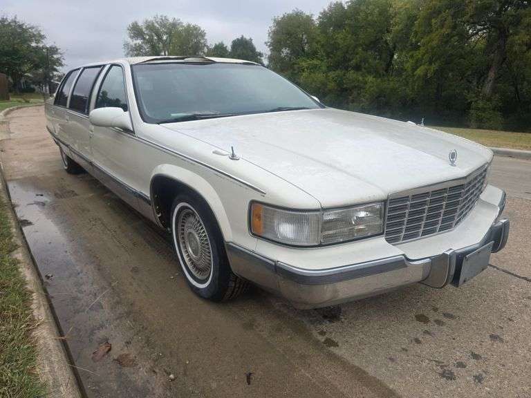 1996 CADILLAC FLEETWOOD LIMO HAS KEY HAS BILLOFSALE RUNS&DRIVES