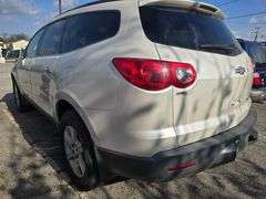2012 CHEVY TREVERSE HAS KEY HAS TITLE