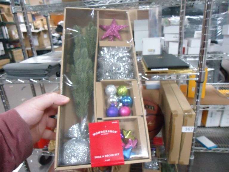 NEW! WONDERSHOP TREE AND DÉCOR SET