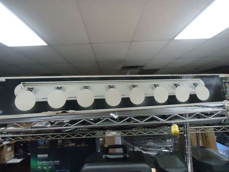 HAMPTON BAY BATHROOM BAR LIGHT FIXTURE