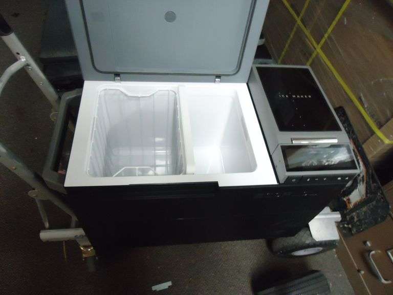 ECOFLOW CUBE COOLER ONLY.BROKEN SCREEN. NO BATTERY OR CHARGER. UNTESTED