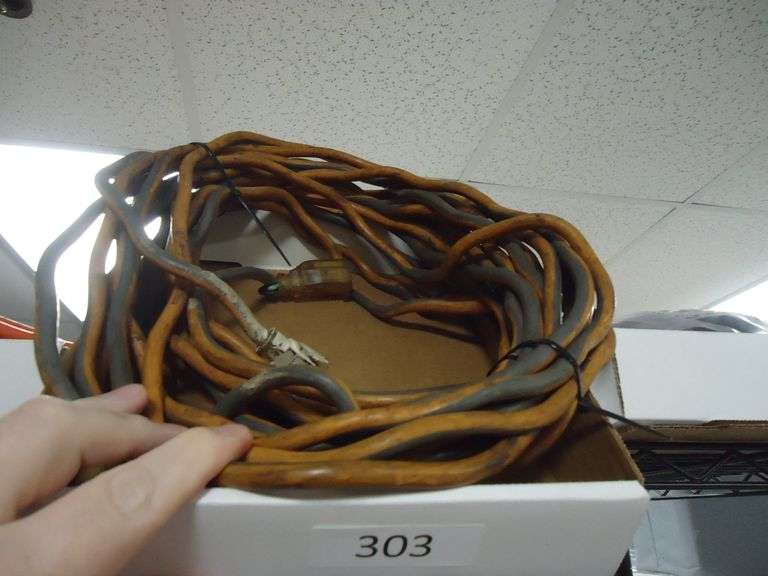 EXTENSION CORD