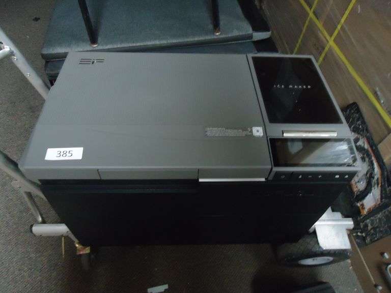 ECOFLOW CUBE COOLER ONLY.BROKEN SCREEN. NO BATTERY OR CHARGER. UNTESTED