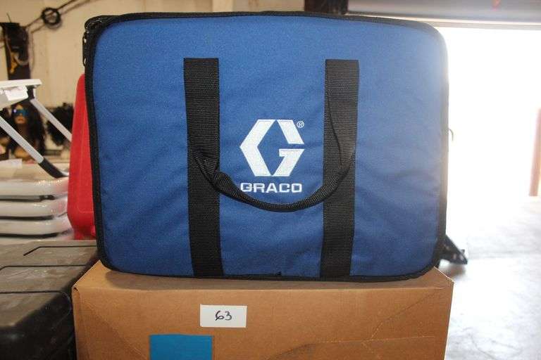 Graco Sanispray Hp 2- Airless Handheld Sprayer 1000Psi Max Model 25R790 With Travel Bag, Manual And Various Attachments