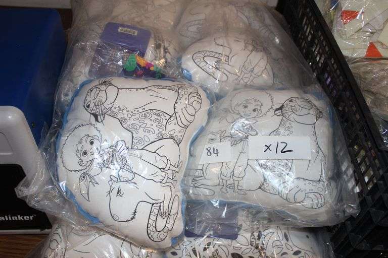 Brand New Camp X Disney'S Encanto Collab Color-In Antonio Pillow Tyac-Cmp-Aiq7