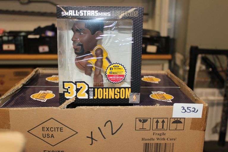 Brand new Excite Small-Stars Minis Legends Los Angeles Lakers #32 Magic Johnson 6" Collectible Figure #8587 With Limited Edition Variant Colors Incld. In Count