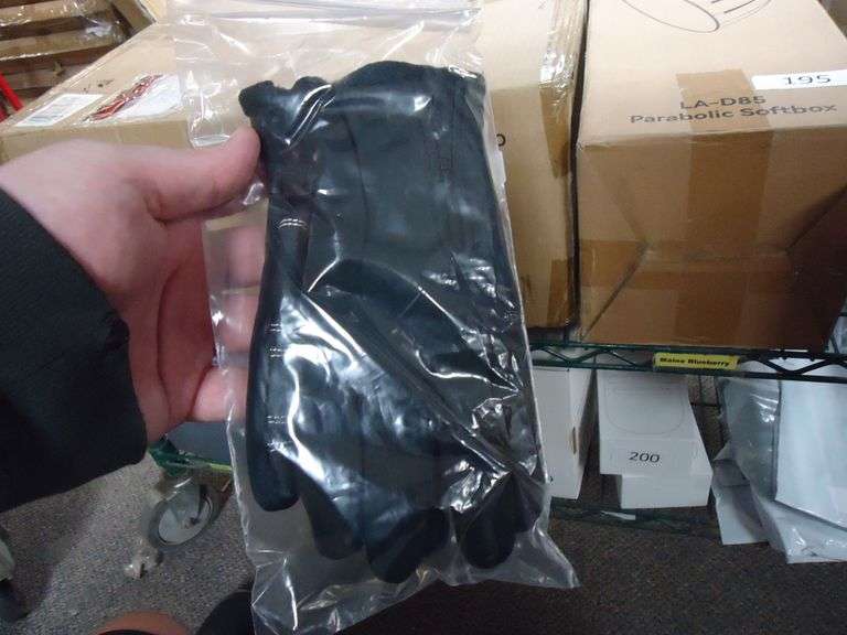 NEW! GLOVES SIZE MEDIUM