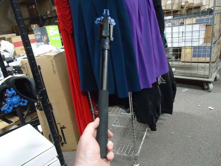 CAMERA HANDHELD STAND