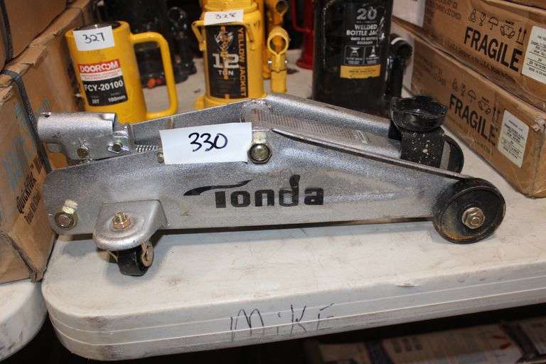 Tonda 050114 1.5-Ton Silver Floor Jack