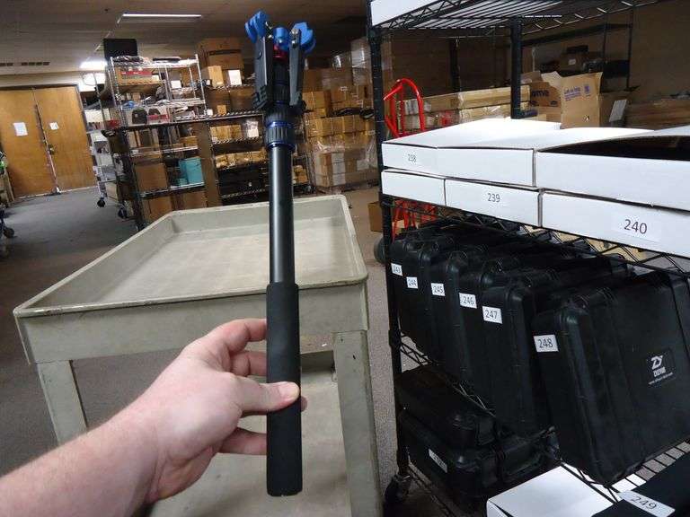 CAMERA HANDHELD STAND