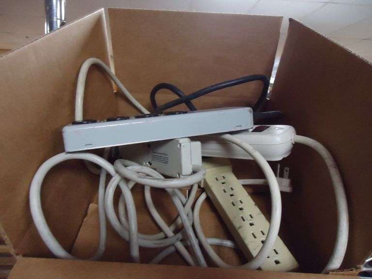 LOT OF POWER STRIPS
