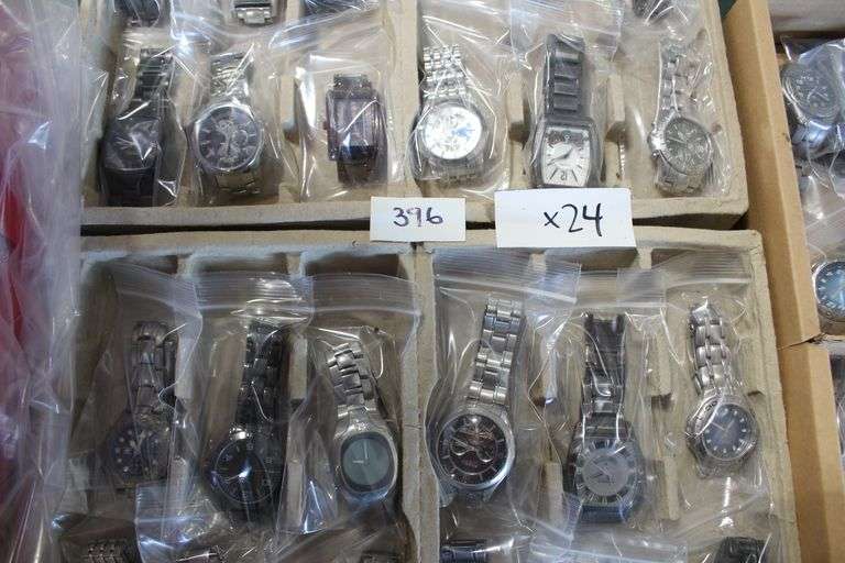 Men'S & Women'S Metal Watches Including Brands Such As Fossil & Relic