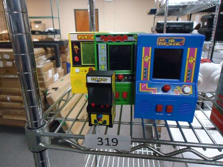 LOT OF HANDHELD VIDEO GAMES
