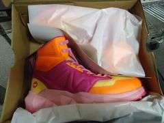 NEW! HI-TEC DEMOLISHER MID SHOE KIDS SIZE 6.5