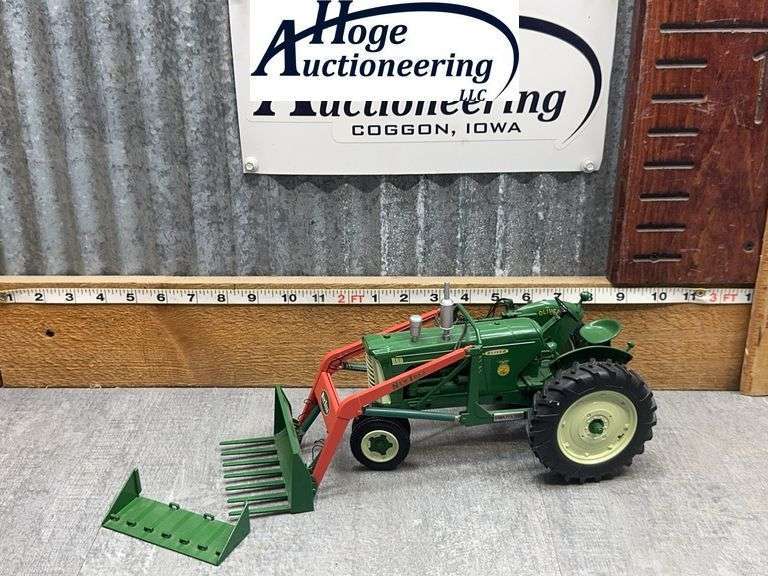 OLIVER 880 NF TRACTOR W/ NEW IDEA LOADER, IOWA FFA 2009, 1:16 SPEC CAST