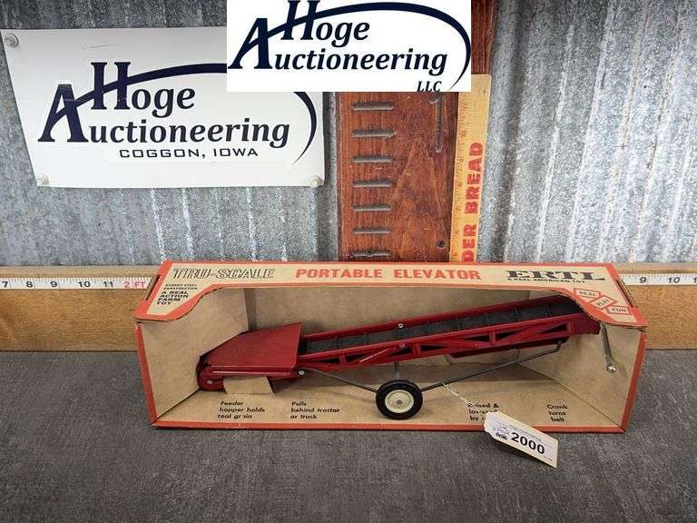 TRU-SCALE PORTABLE ELEVATOR, IN BOX, 1:16 ERTL