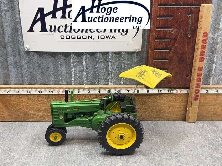 JOHN DEERE A NF TRACTOR, IOWA FFA 2001, 1:16
