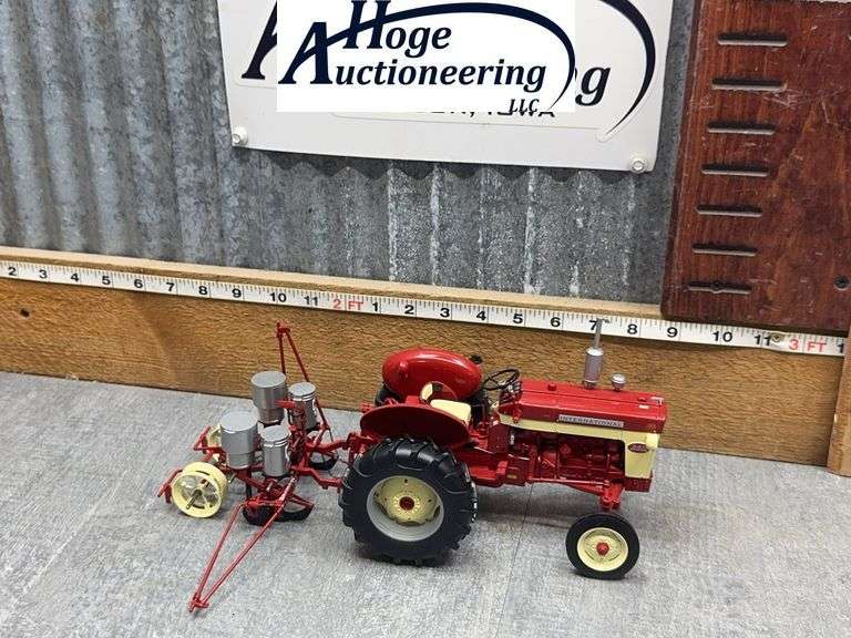 IH 340 WF TRACTOR W/ 2-ROW IH PLANTER, IOWA FFA 2019, 1:16