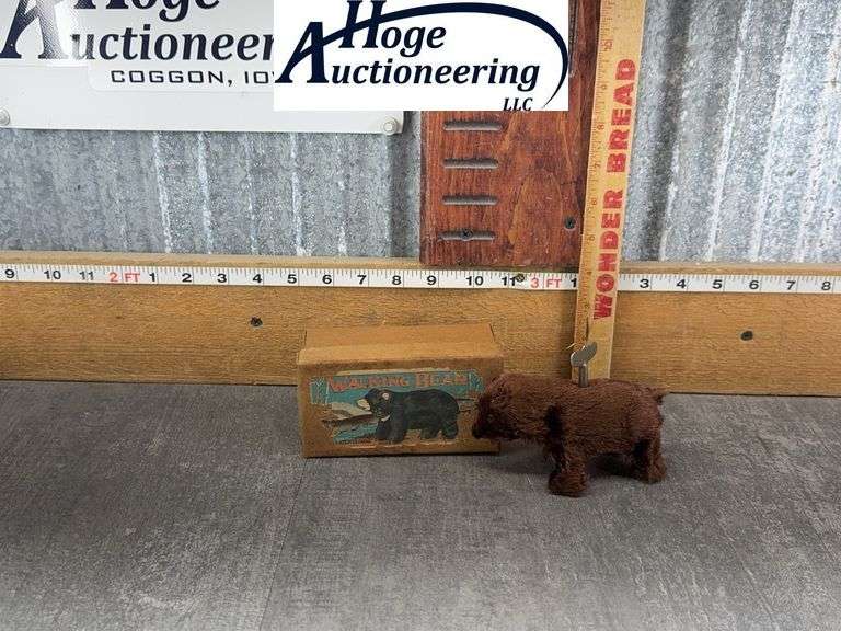 WALKING BEAR WIND-UP TOY IN BOX
