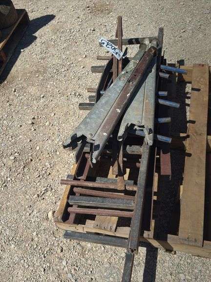 Half pallet--crowbar, stands, metal pieces - Hoge Auctioneering LLC