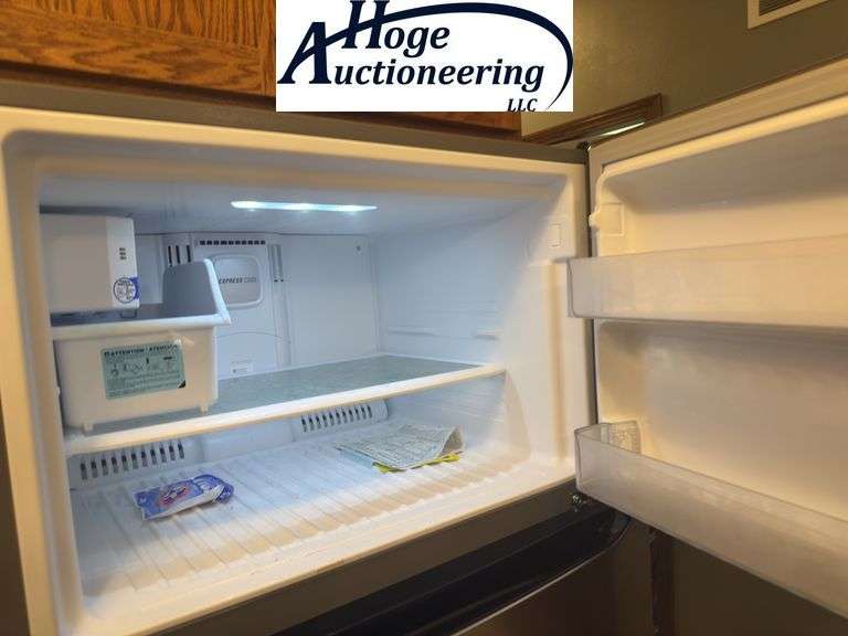 LG Smart Inverter Refrigerator with Freezer on top. Model LTCS24223S/03