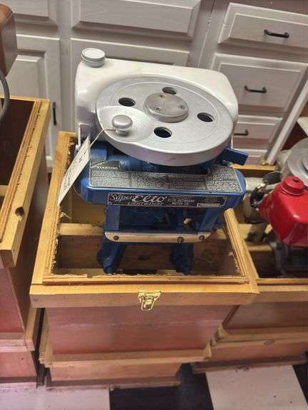 1929 Elite Light weight outboard motor (w/box- no stand)
