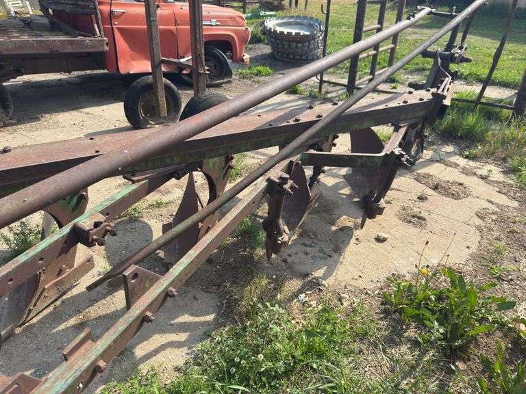 JD 5-16 plow