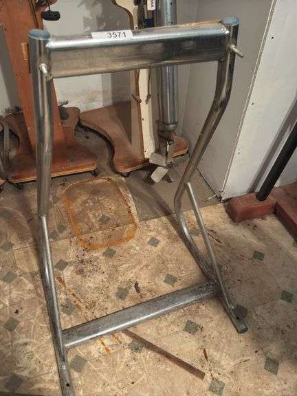 Outboard motor stand