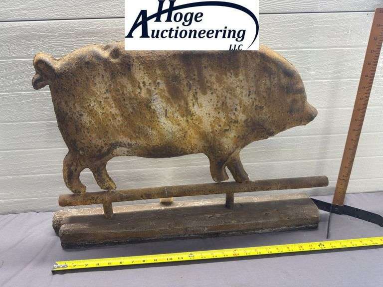 Pig decor - tin