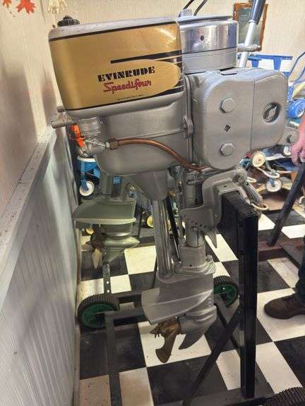 1940 Evinrude Speedy 4 outboard motor w/stand