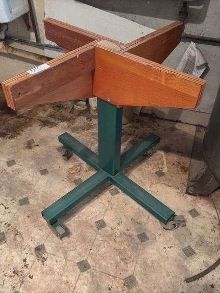 Outboard motor stand