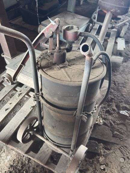 Grease barrel w/pump on 2 wheel cart