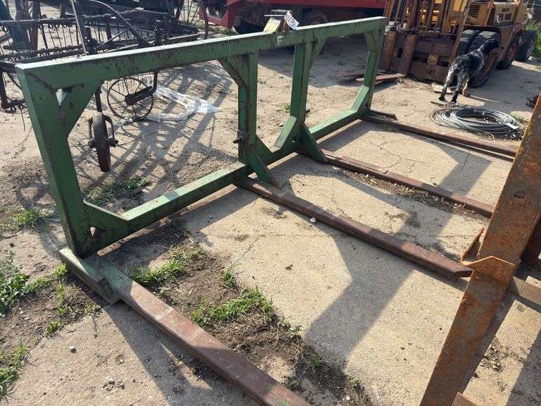 11.5ft 3pt round bale mover