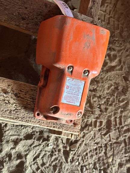 Machine foot pedal-press brake